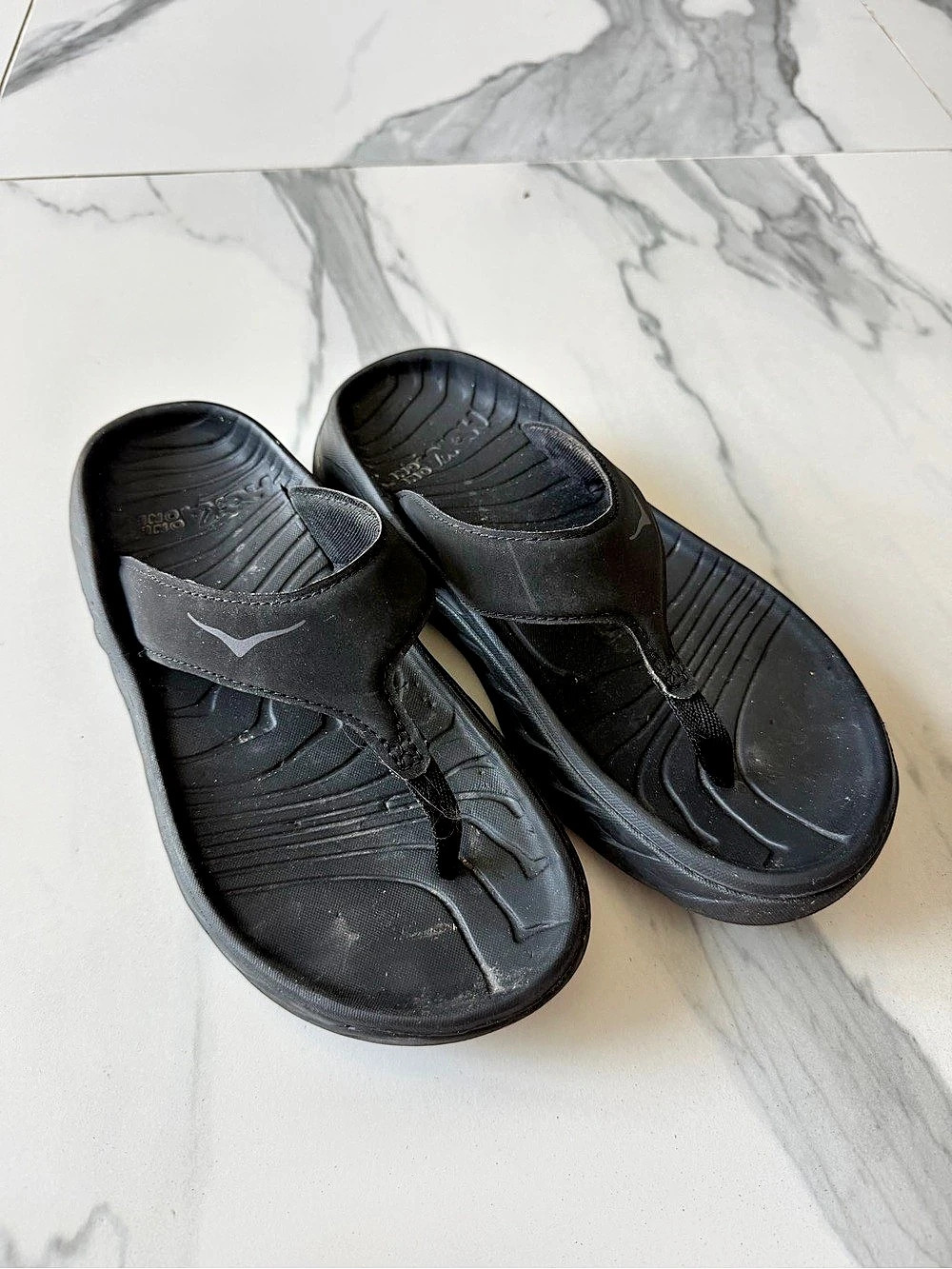 HOKA ONE ONE Women’s Black Recovery Flip Flop Sandals Size 7